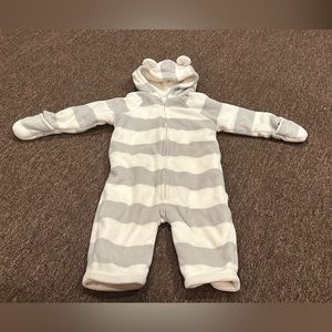 EUC Old Navy Snow Suit 12-18 mo infant baby 1pc suit mittens LS fleece warm hood